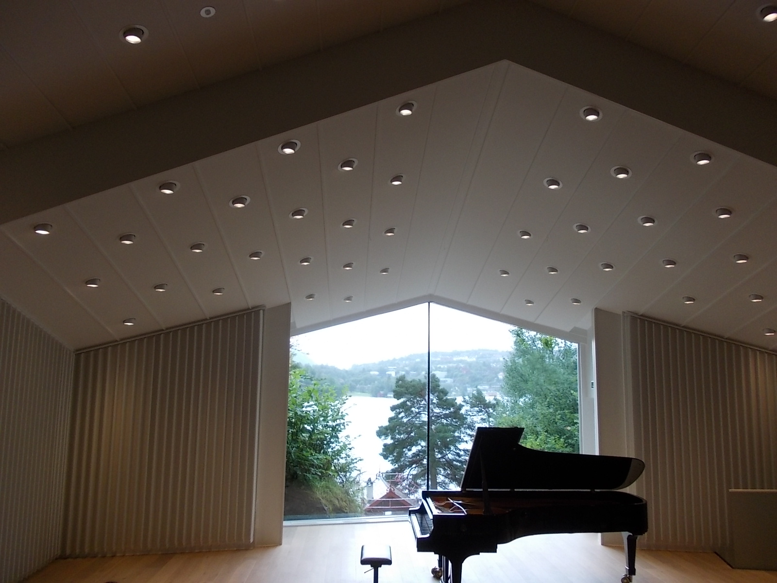 DSCN2080_Concert hall with view of composer's hut